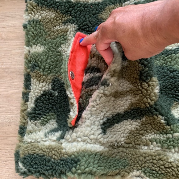 J. Crew Snap Collar Camo Sherpa Pullover Sz Small - Picture 4 of 8